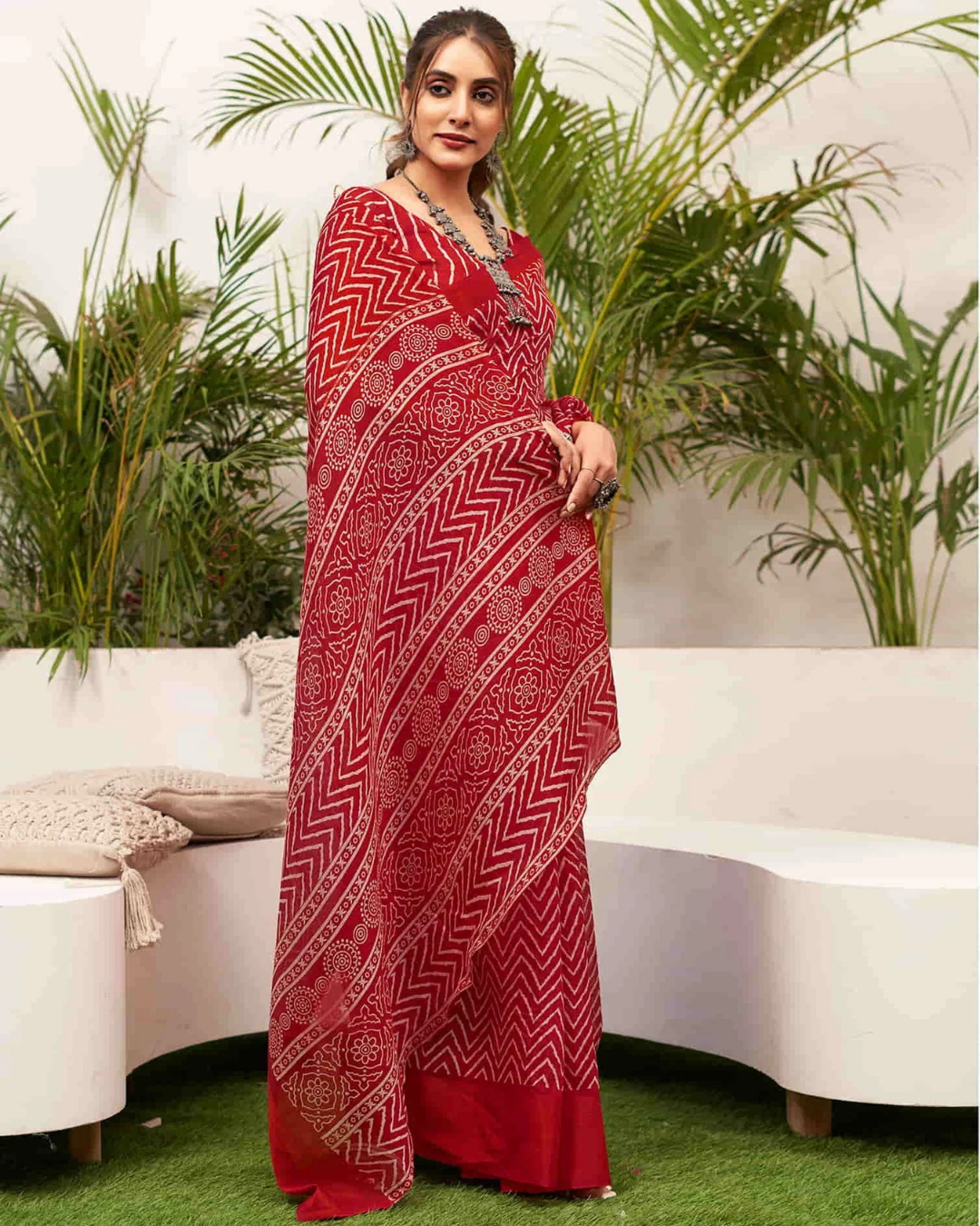 Scarlet Opulence - Vibrant Red Handloom Cotton Saree