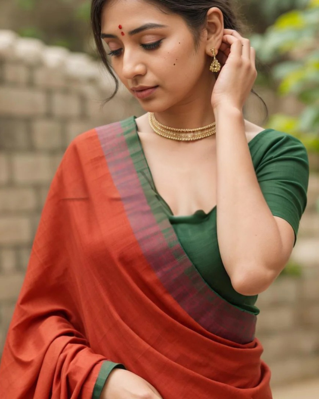 Rustic Elegance - Red & Green Muslin Saree