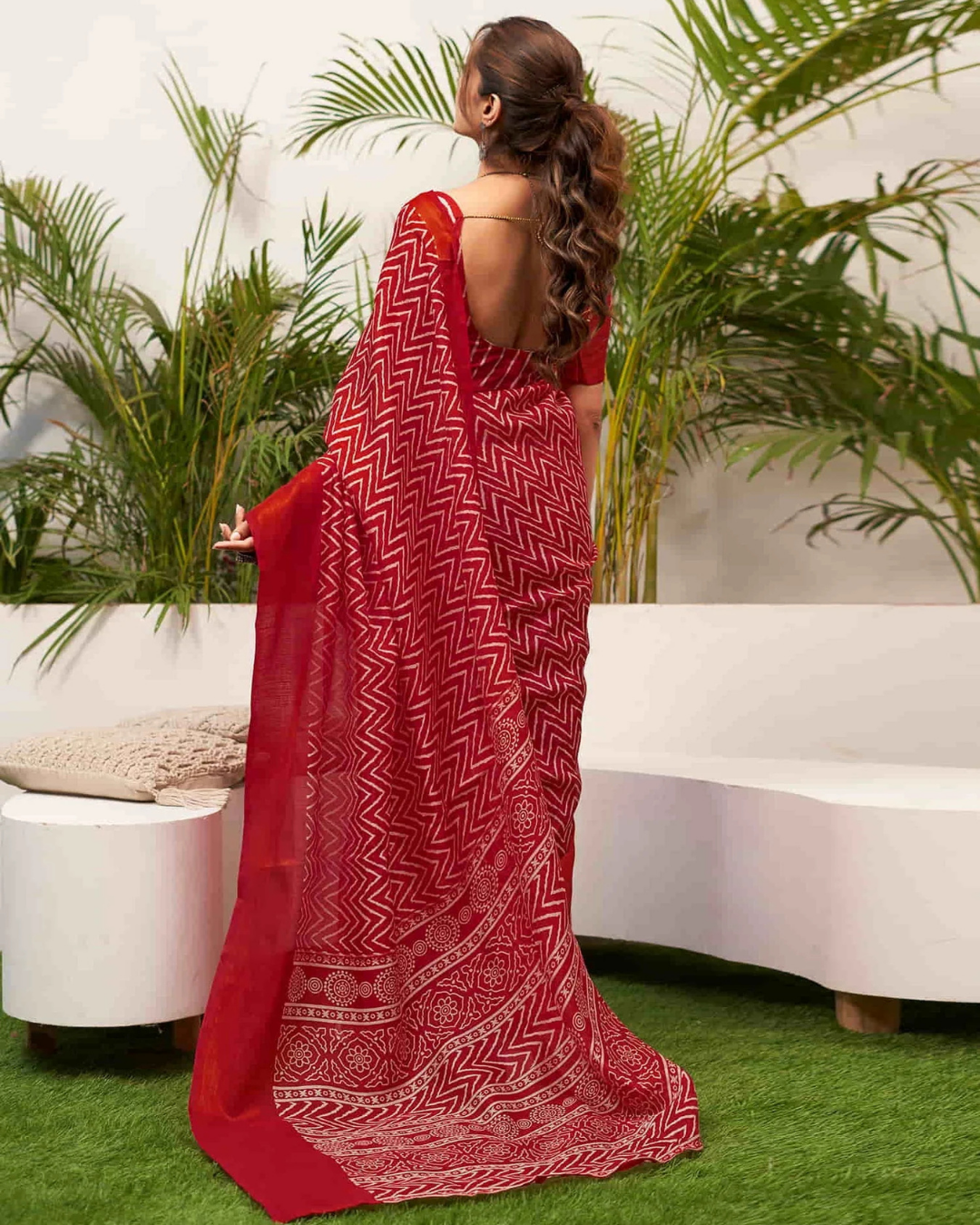 Scarlet Opulence - Vibrant Red Handloom Cotton Saree