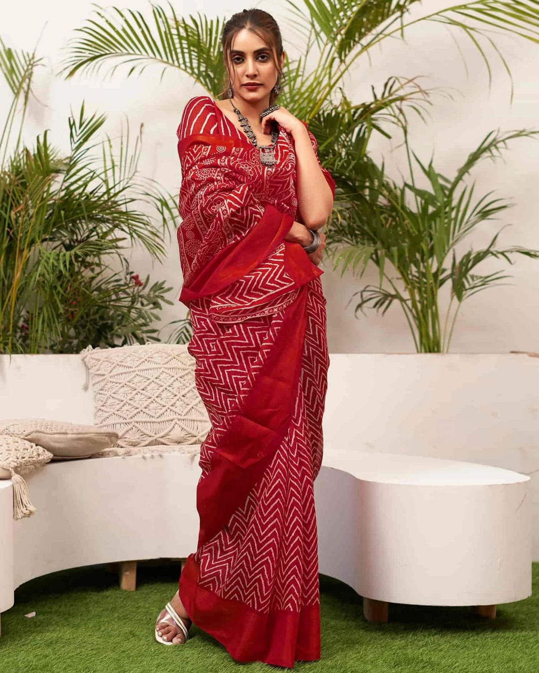 Scarlet Opulence - Vibrant Red Handloom Cotton Saree